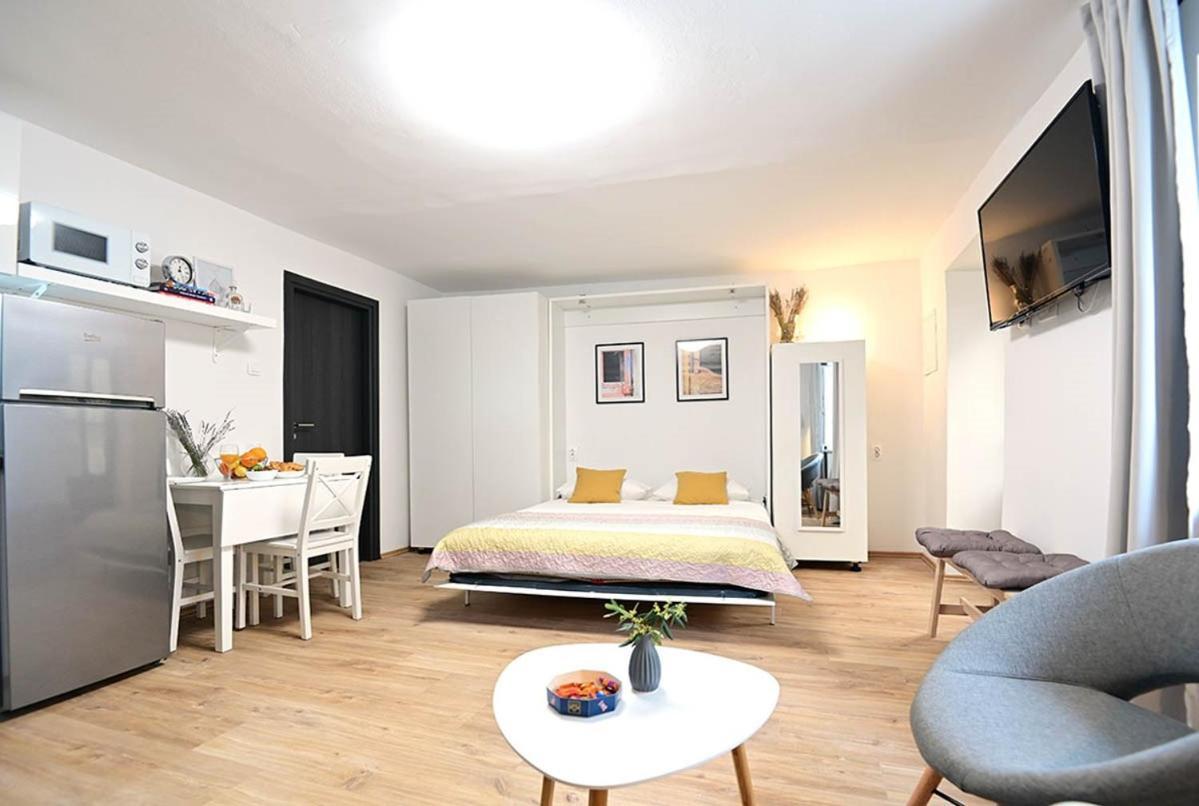 Apartment D & Studio L Dobrinj Exteriör bild