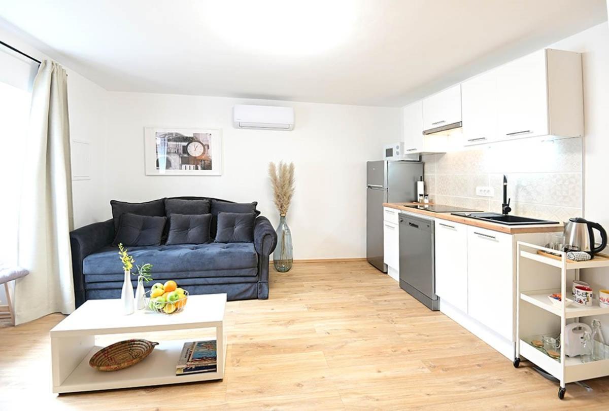 Apartment D & Studio L Dobrinj Exteriör bild
