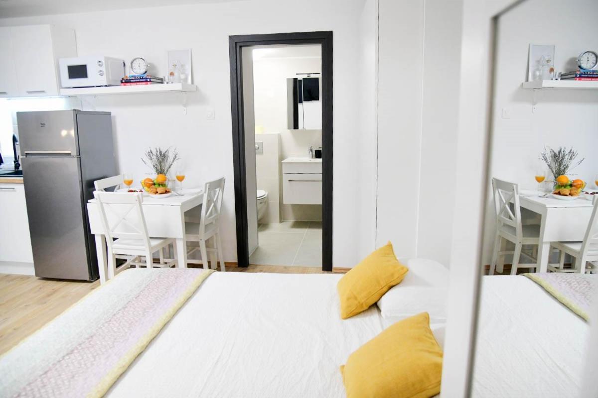 Apartment D & Studio L Dobrinj Exteriör bild