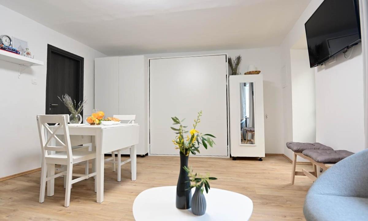 Apartment D & Studio L Dobrinj Exteriör bild